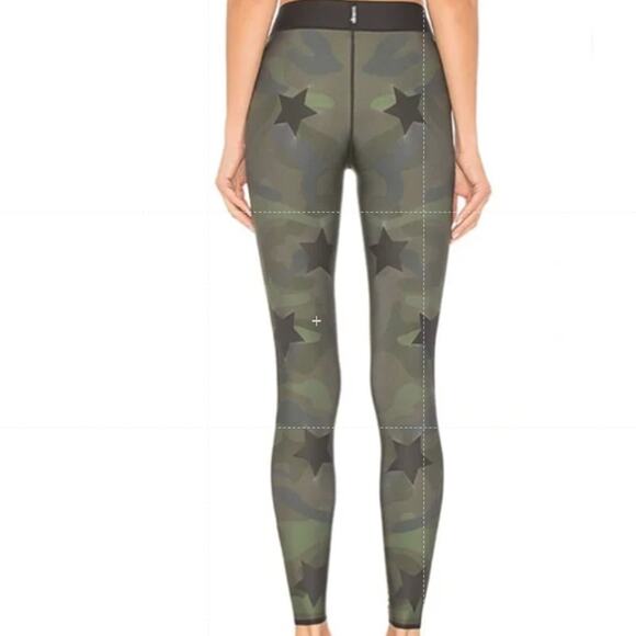 Ultracor Medium M Green Black Camo Stars Knockout Leggings Patent Print Workout - Picture 11 of 12